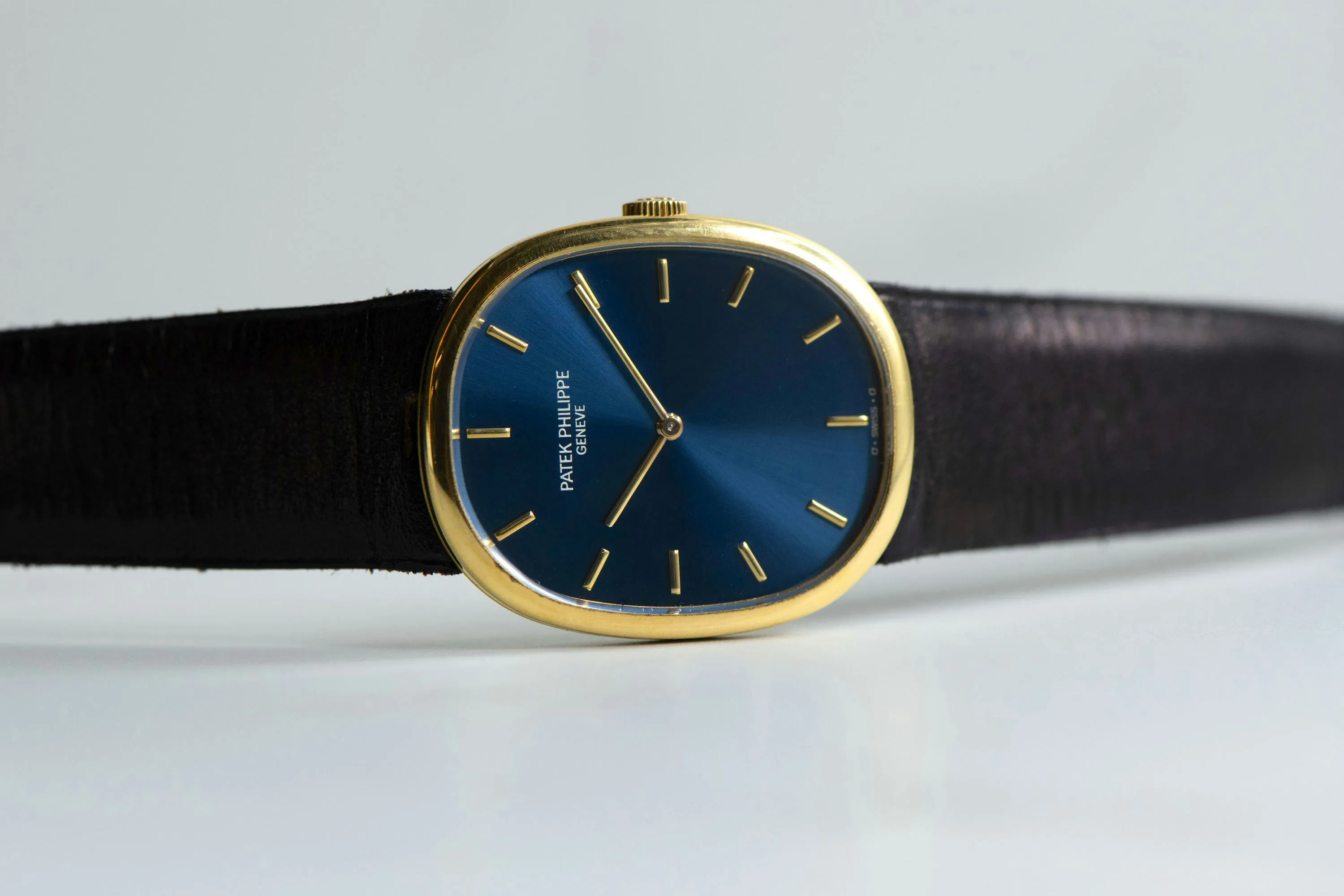 Patek Philippe Golden Ellipse 3848 32mm Yellow gold Blue 18