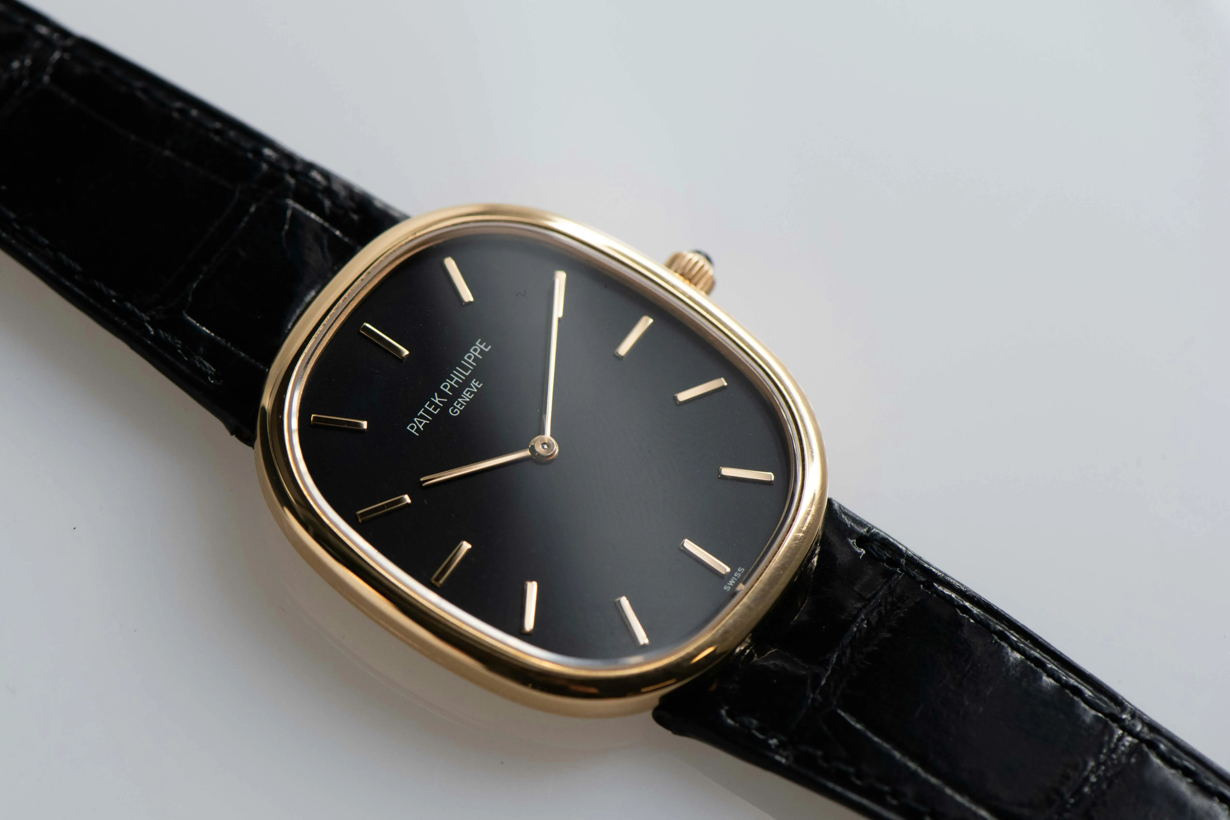 Patek Philippe Golden Ellipse 5738R 34.5mm Rose gold Black 4