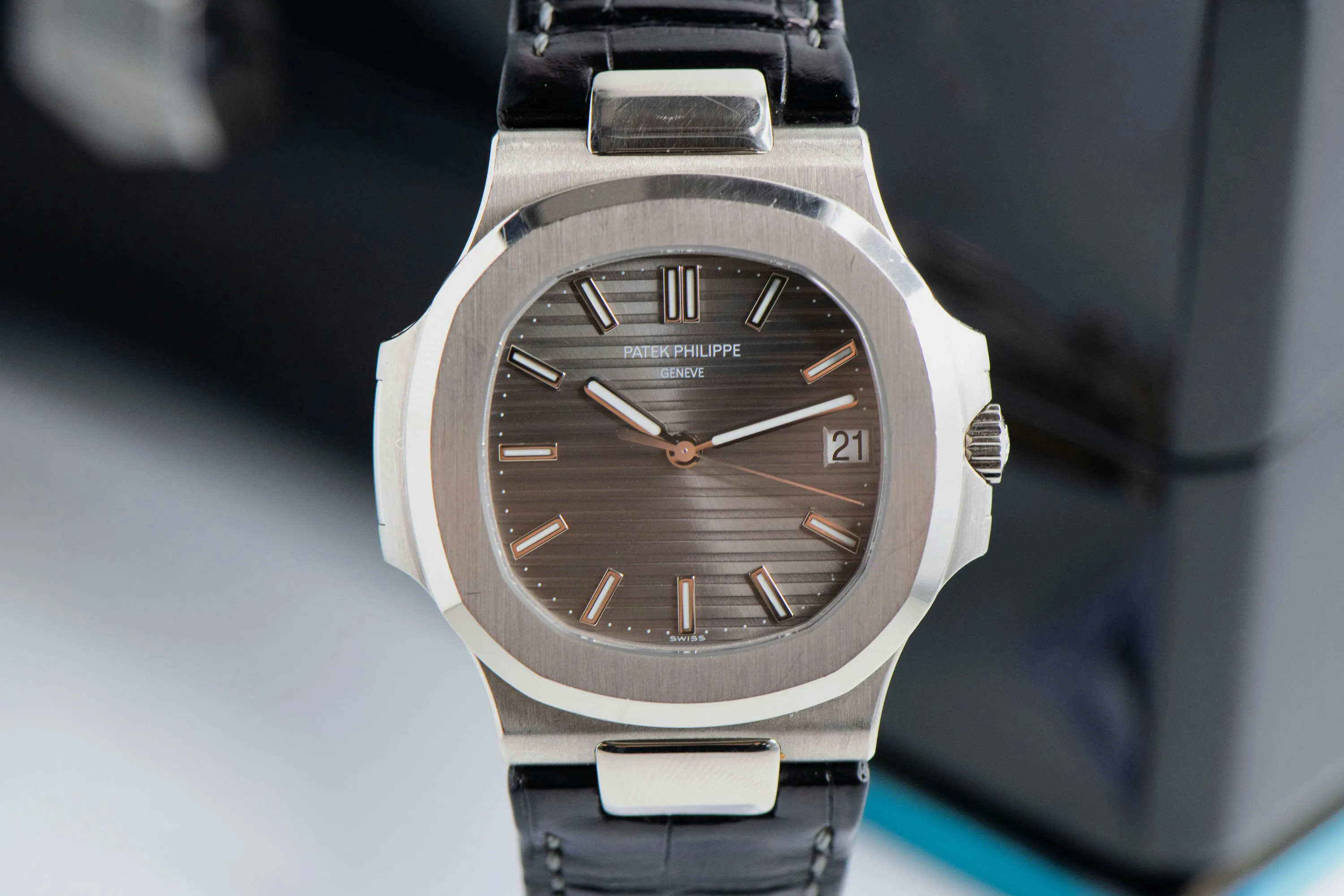 Patek Philippe Nautilus 5711G 40mm White gold Grey 3