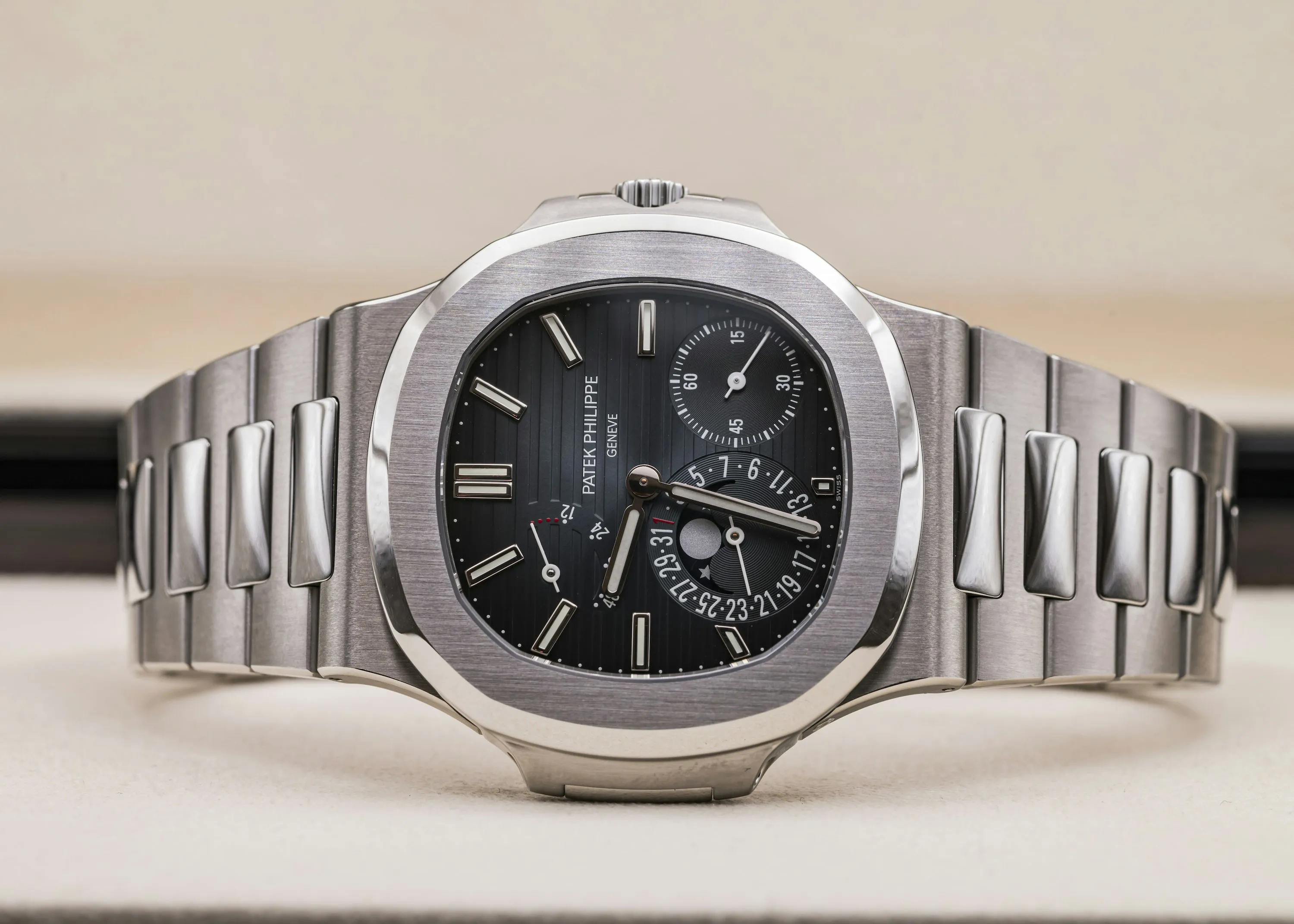 Patek Philippe Nautilus 5712/1A 40mm Stainless steel Blue