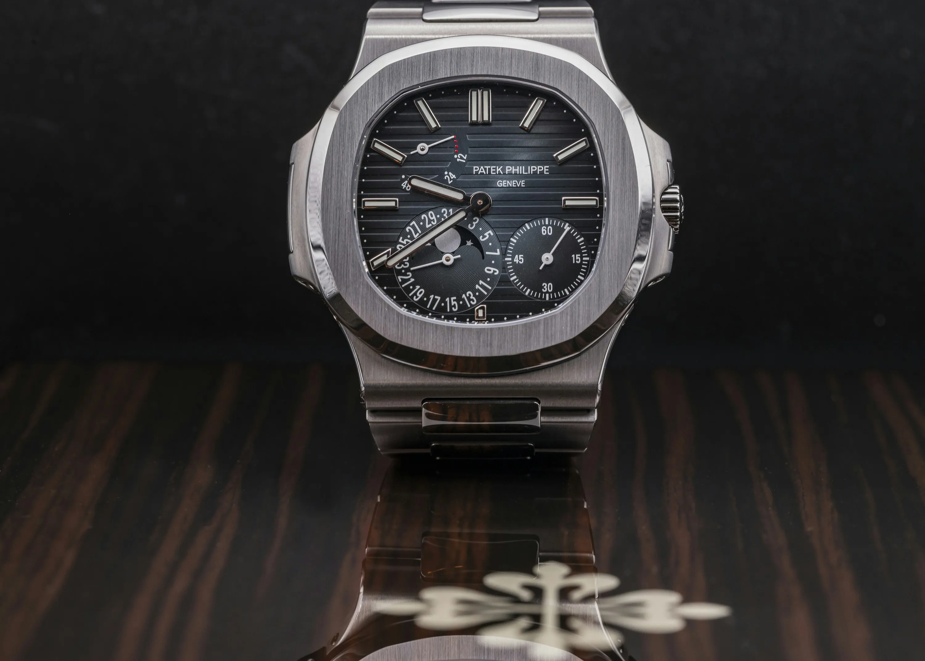 Patek Philippe Nautilus 5712/1A 40mm Stainless steel Blue 3