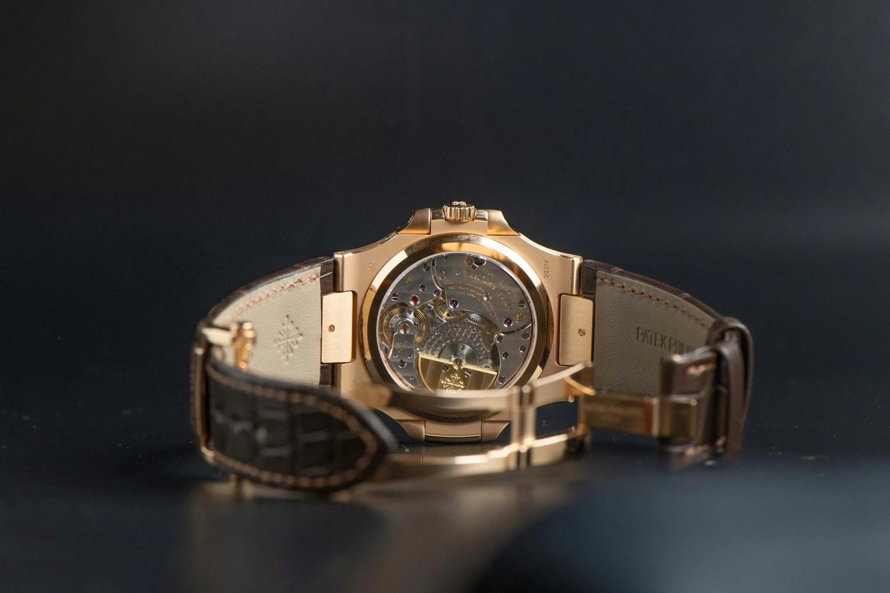 Patek Philippe Nautilus 5712R 40mm Rose gold Grey 18