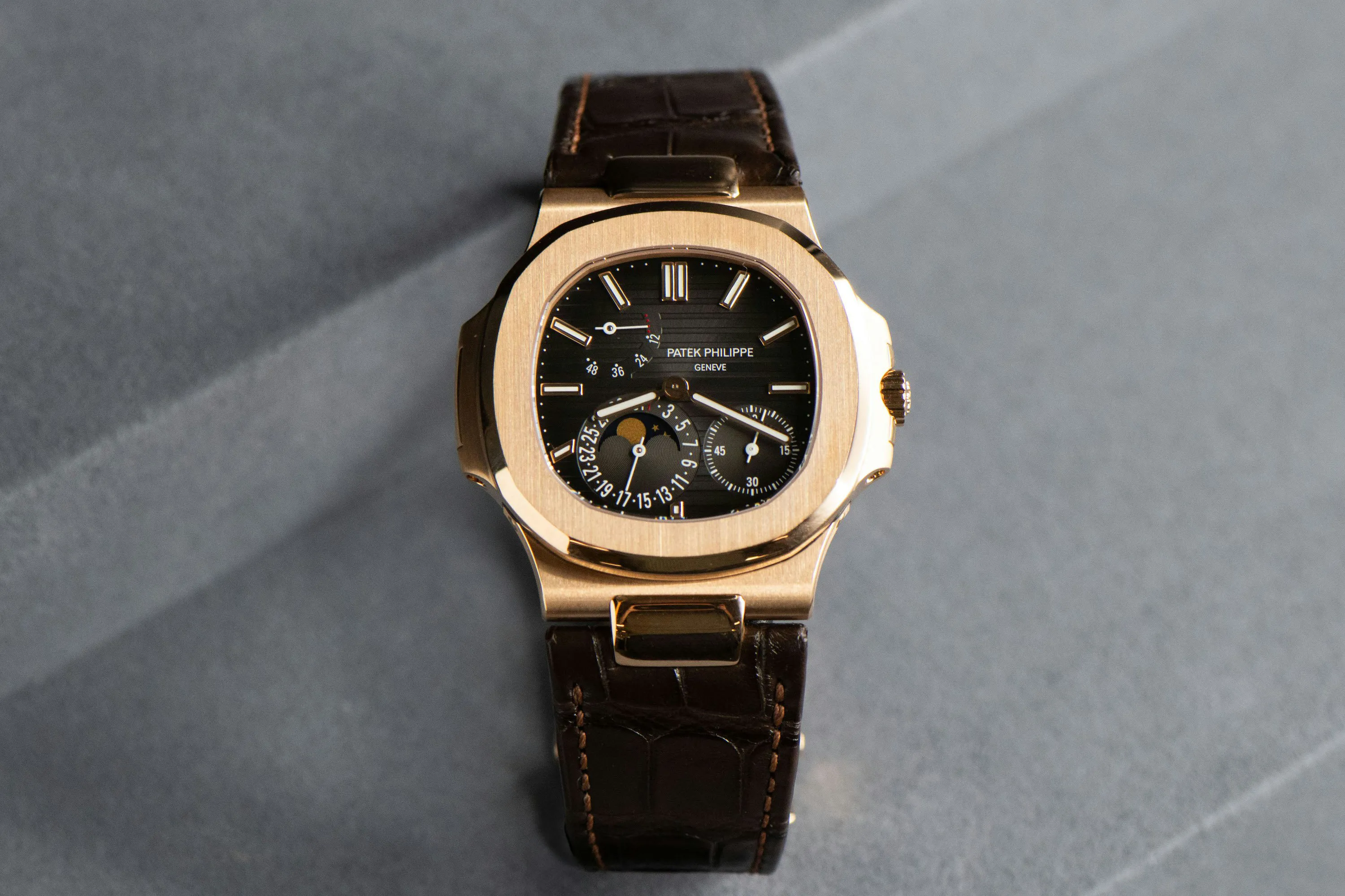 Patek Philippe Nautilus 5712R 40mm Rose gold Grey