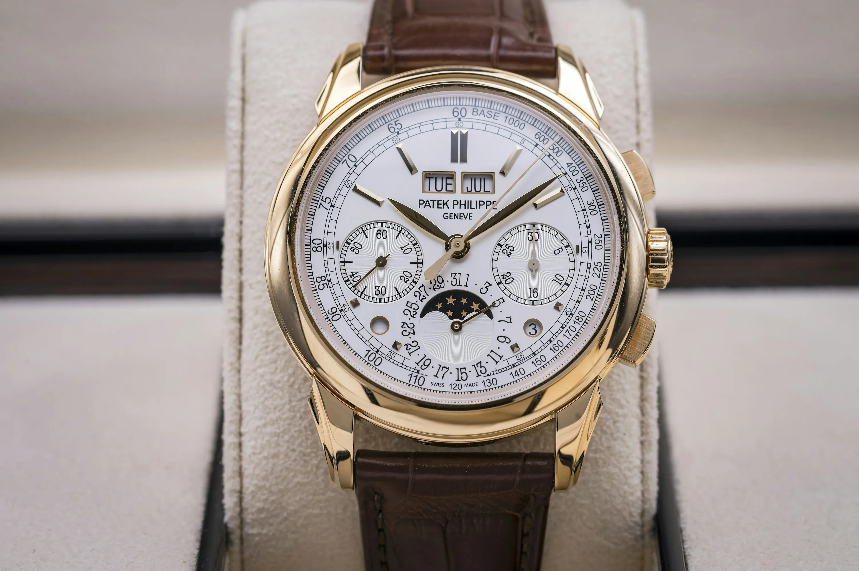 Patek Philippe Perpetual Calendar Chronograph 5270J 41mm Yellow gold Silver 8