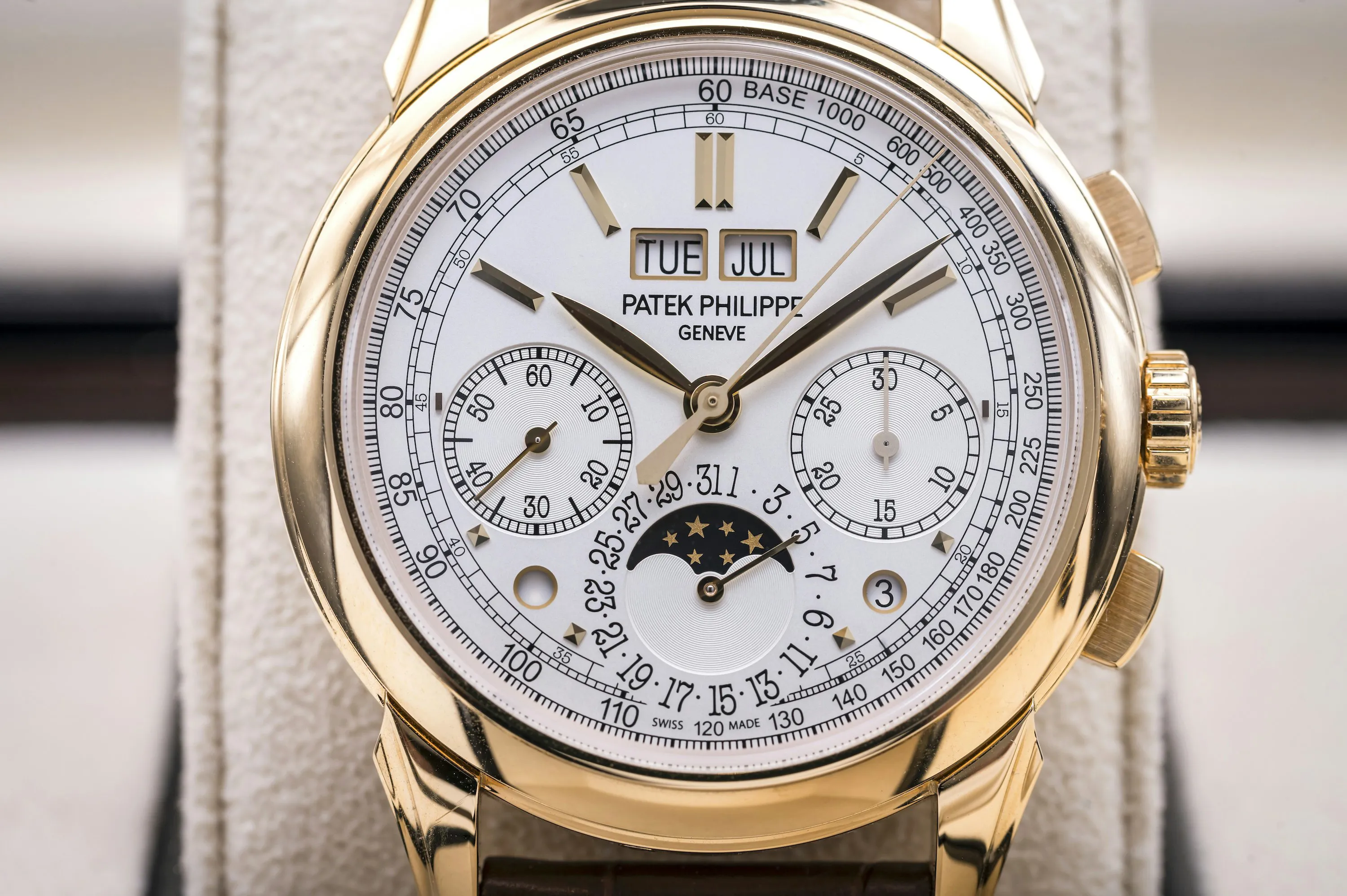 Patek Philippe Perpetual Calendar Chronograph 5270J 41mm Yellow gold Silver 9