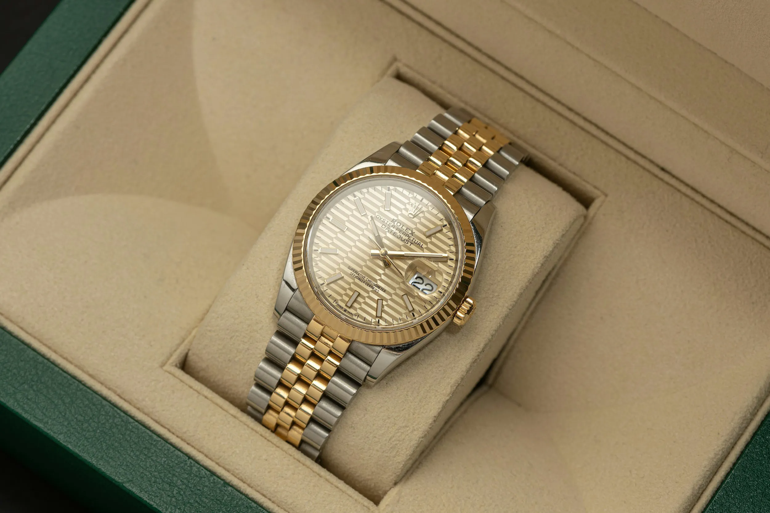 Rolex Datejust 36 126233 36mm Yellow gold and Stainless steel Champagne 19