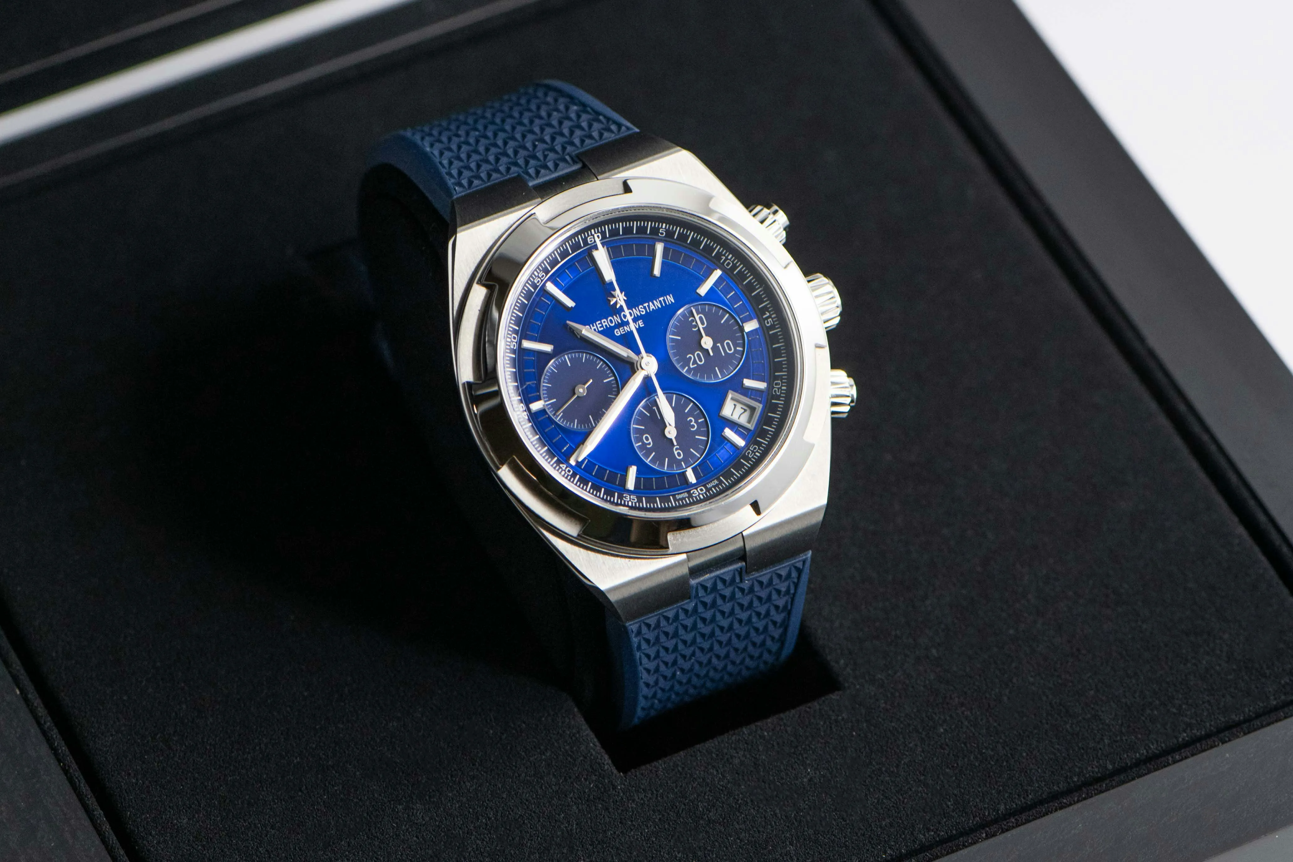 Vacheron Constantin Overseas Chronograph 5500V/110A-B148 42.5mm Stainless steel Blue