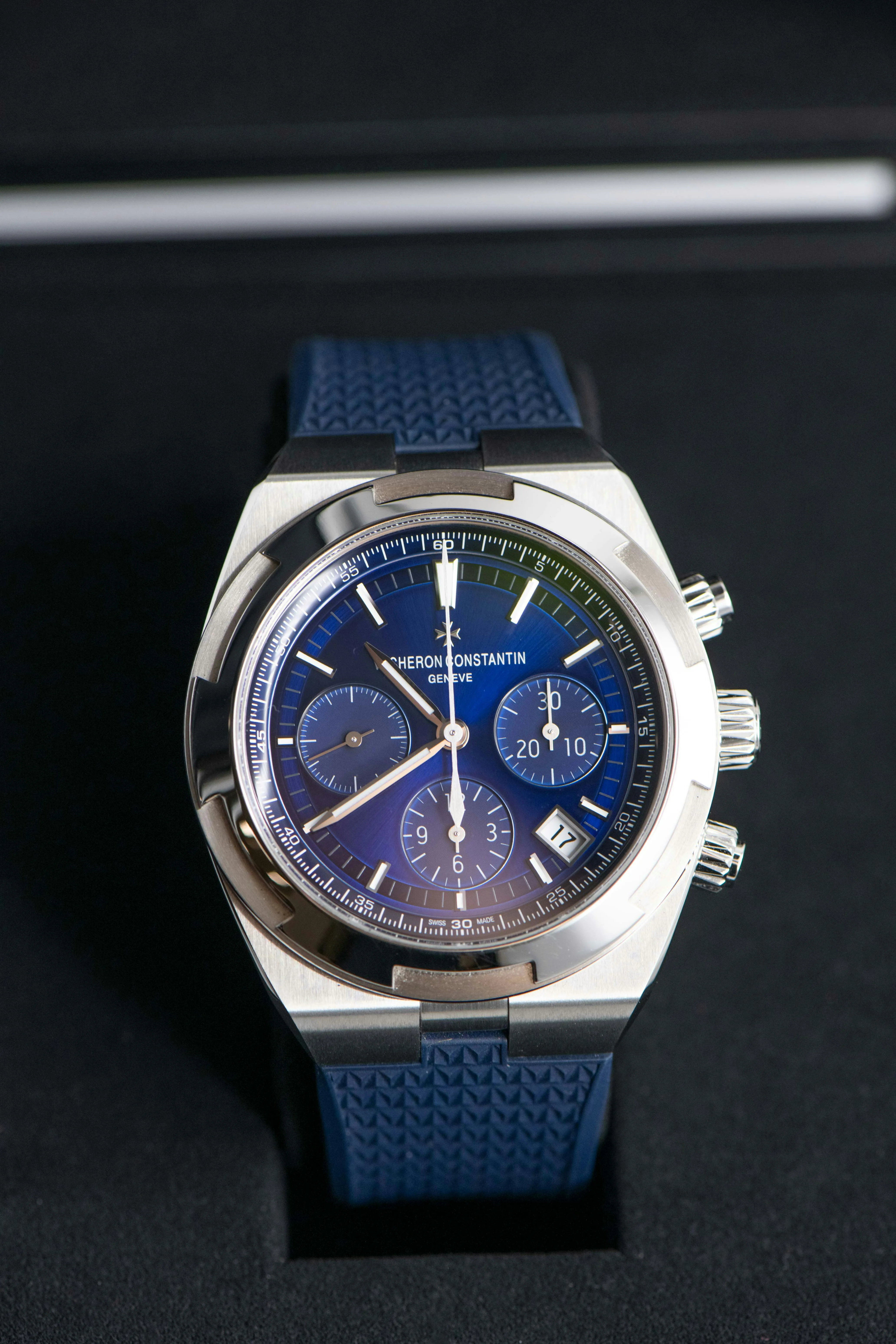 Vacheron Constantin Overseas Chronograph 5500V/110A-B148 42.5mm Stainless steel Blue 12