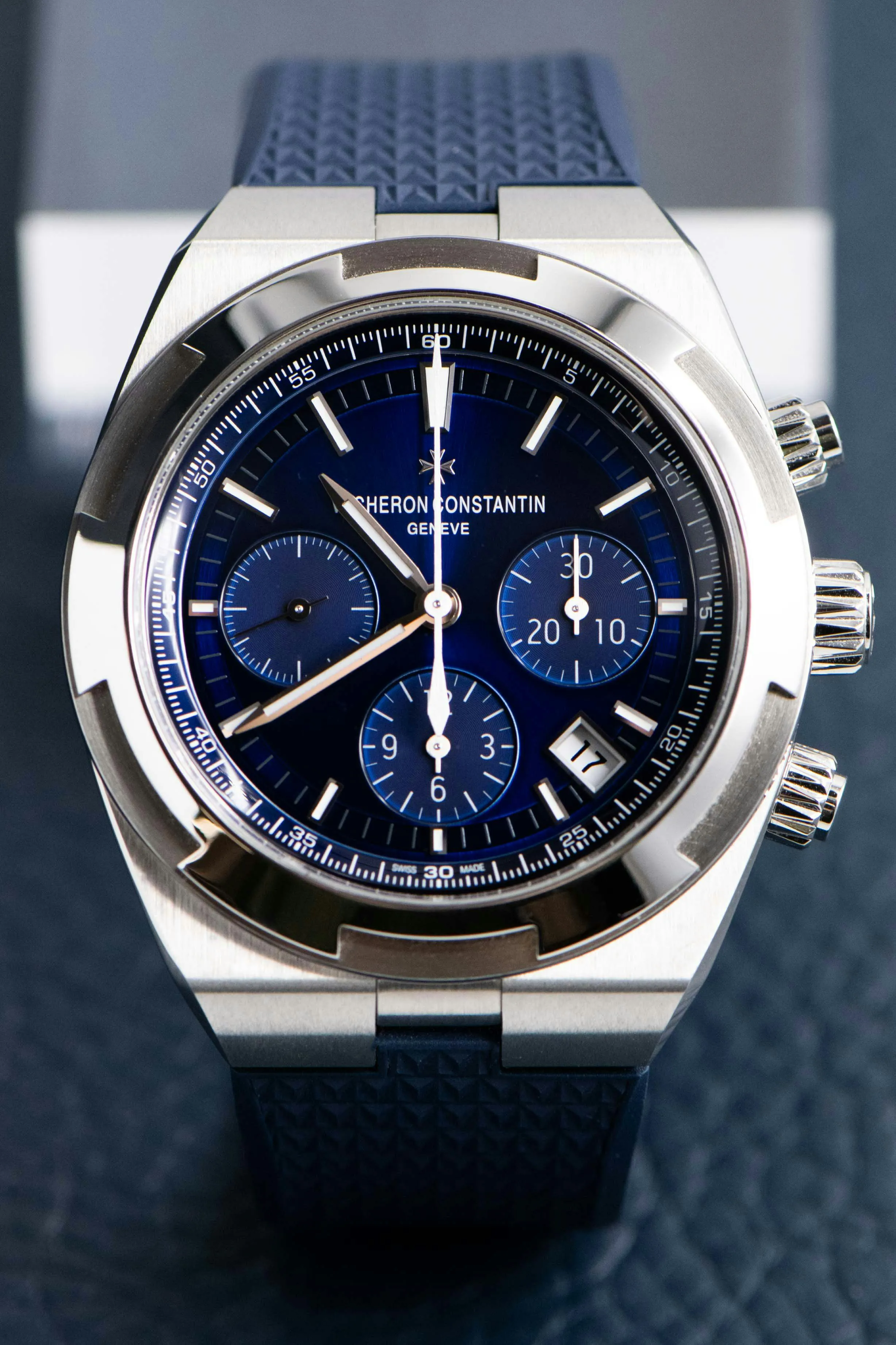 Vacheron Constantin Overseas Chronograph 5500V/110A-B148 42.5mm Stainless steel Blue 18