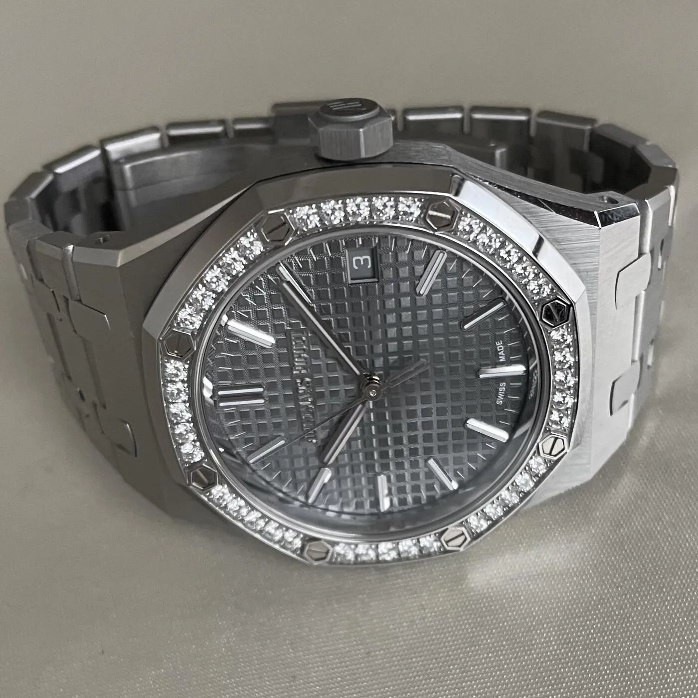 Audemars Piguet Royal Oak 15551ST.ZZ.1356ST.01 37mm Stainless steel Gray 2