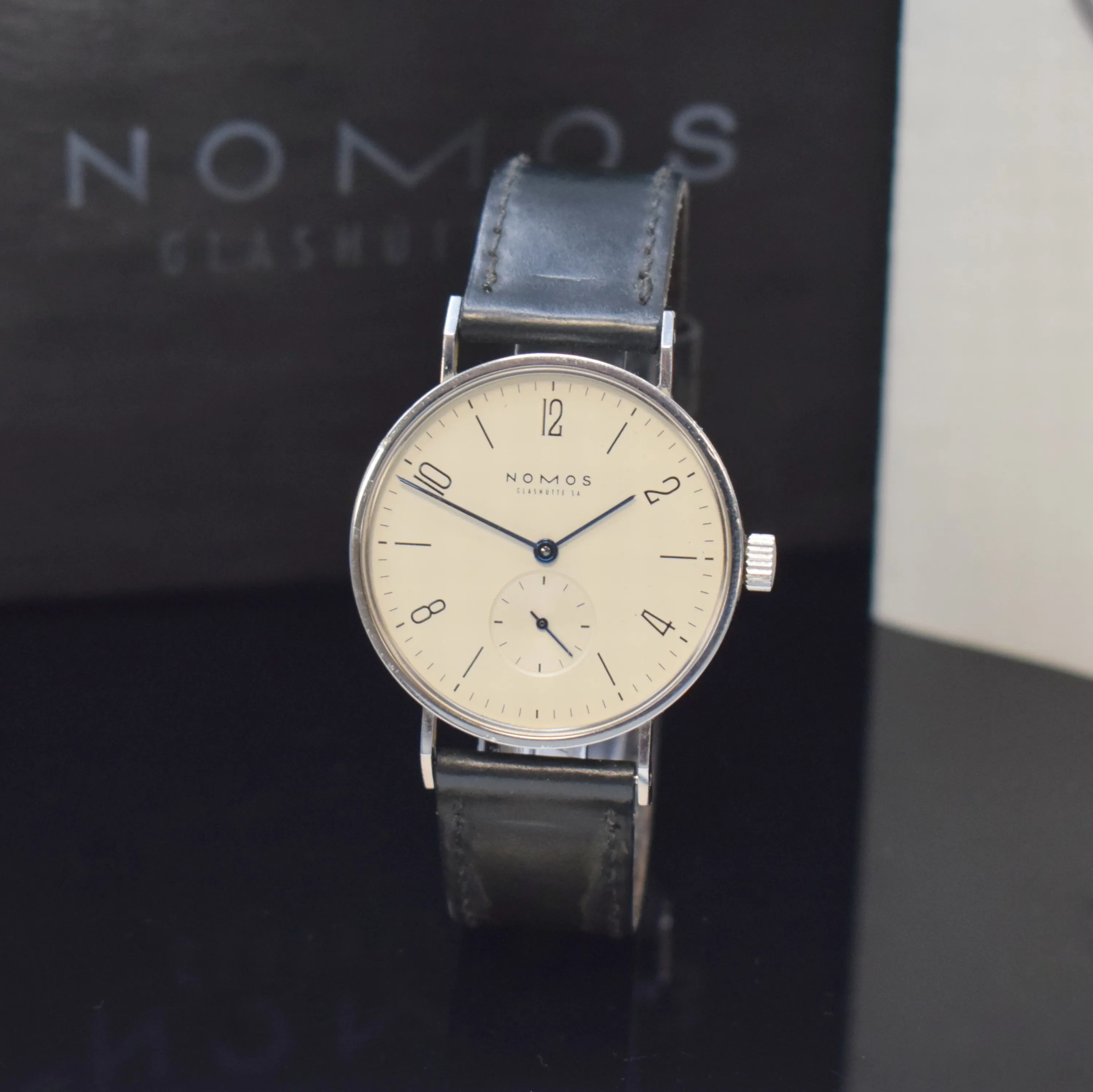 NOMOS Tangente