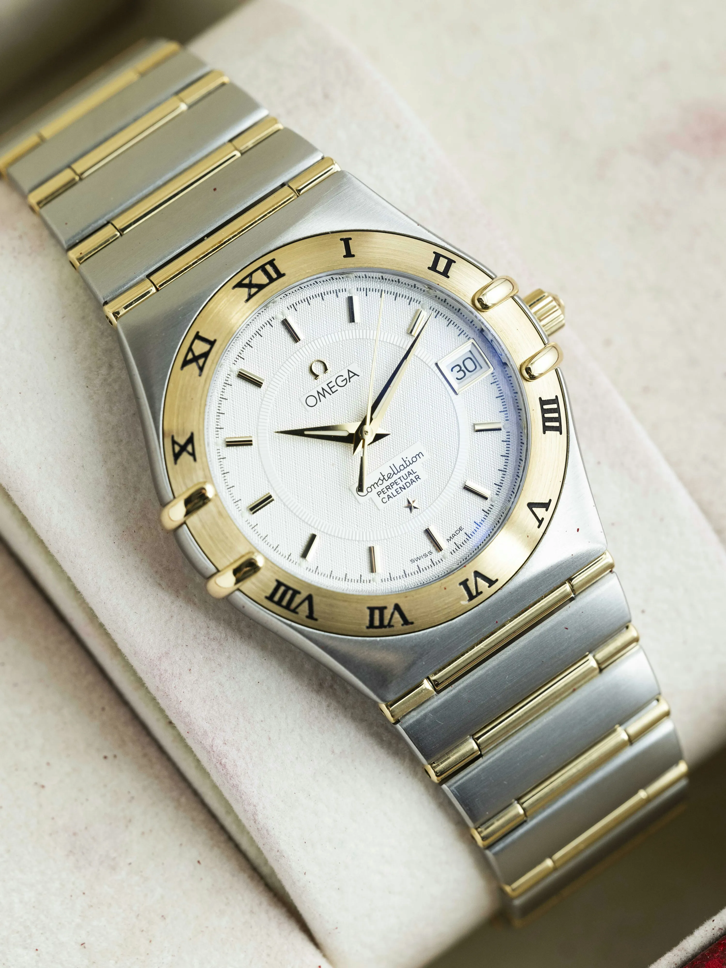 Omega Constellation 125.230.00 35.5mm Stainless steel and yellow gold Silver