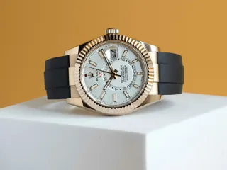 Rolex Sky-Dweller 326235 Rose gold White