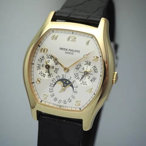 Patek Philippe Perpetual Calendar 5040 35mm Yellow gold