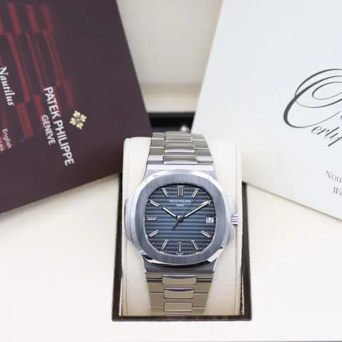 Patek Philippe Nautilus 5711/1A-001 40mm Stainless steel Blue