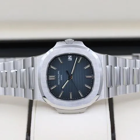 Patek Philippe Nautilus 5711/1A-001 40mm Stainless steel Blue 8