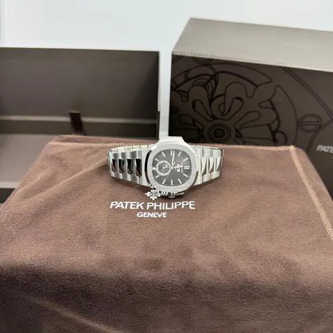 Patek Philippe Nautilus 5726/1A-001 40.5mm Stainless steel Black 8