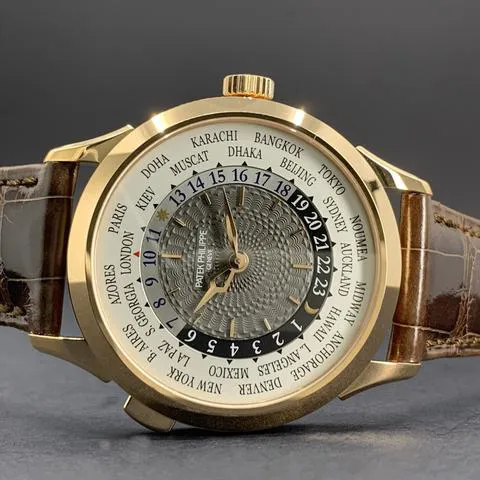 Patek Philippe World Time 5230R-014 38.5mm Rose gold White