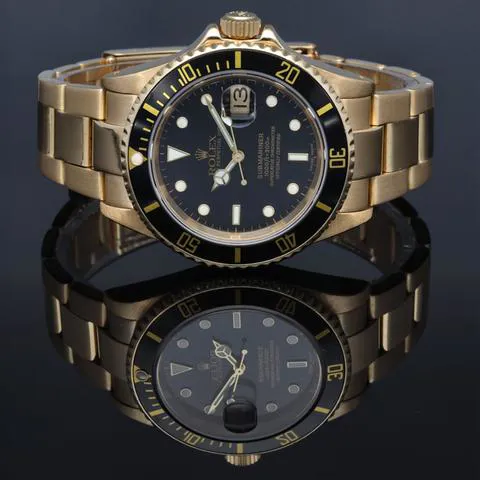 Rolex Submariner Date 16618LN 40mm Yellow gold Black