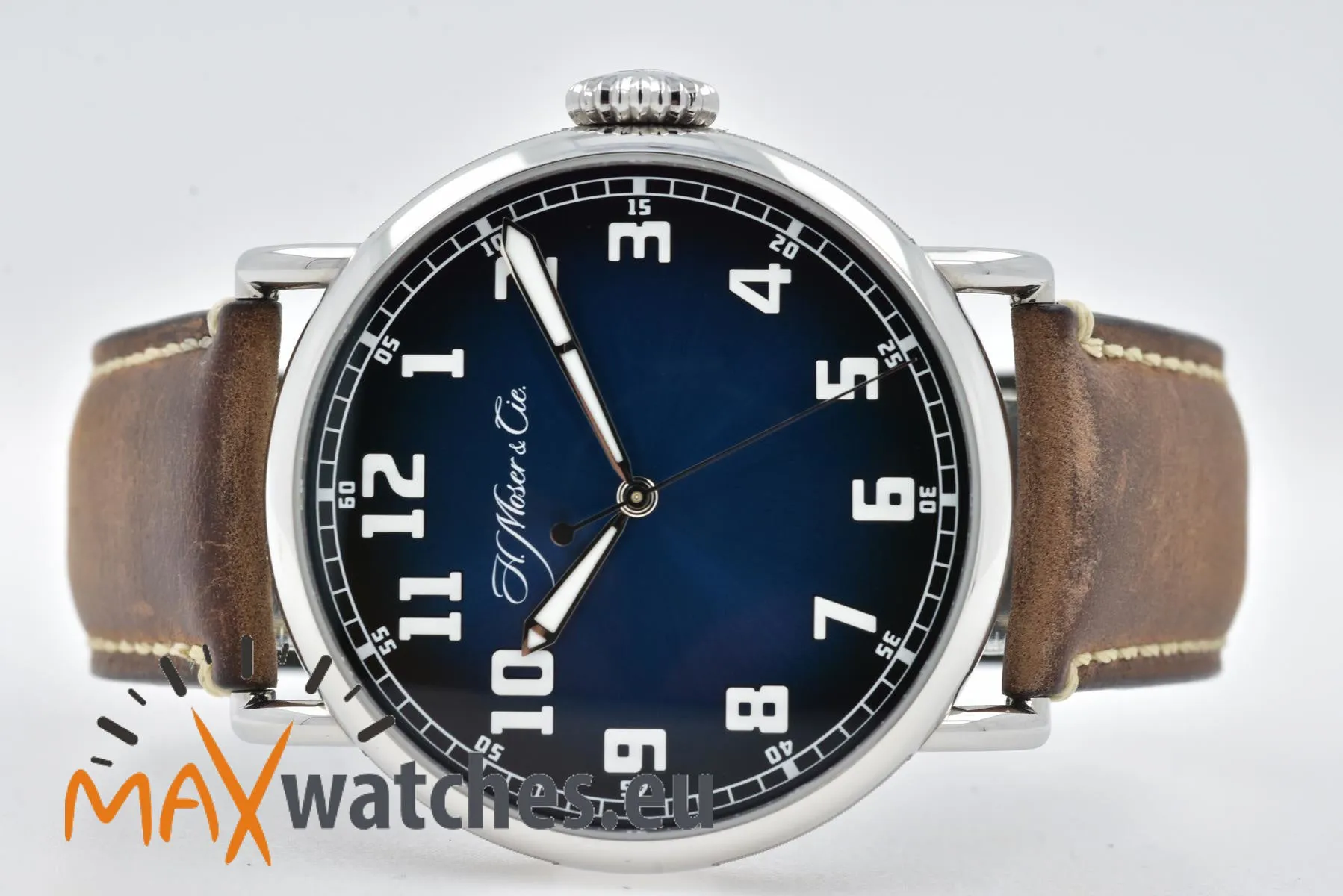 H. Moser & Cie. Heritage 8200-1201 42mm Stainless steel Blue