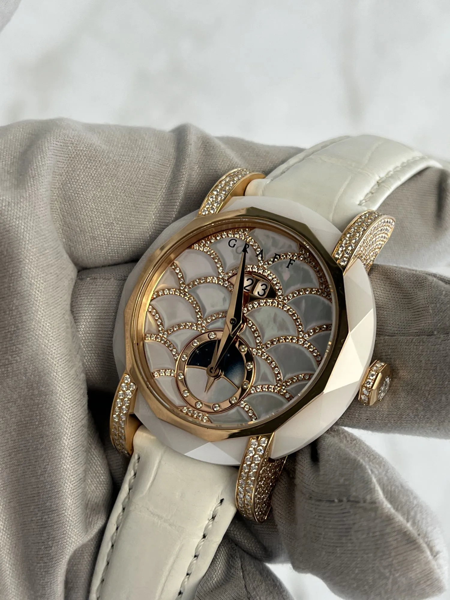 Graff Star Collection Icon GSA38WCPGW 38mm Ceramic and Rose gold and Diamond Mother-of-pearl 1