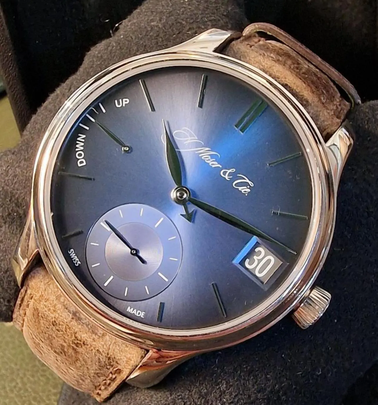 H. Moser & Cie. Endeavour 1341-0207 42mm White gold Blue 2