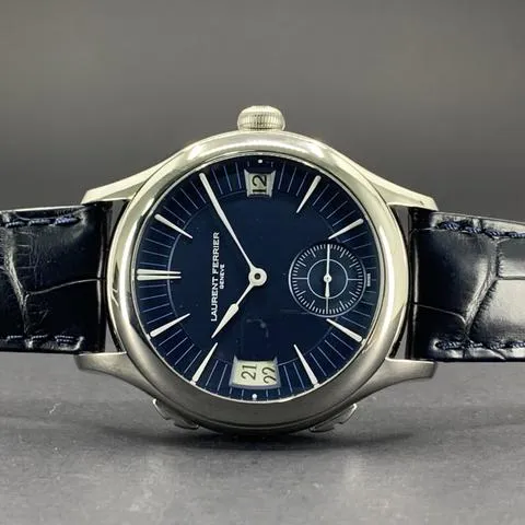 Laurent Ferrier Classic LCF007.AC.CW1 41mm Stainless steel Blue