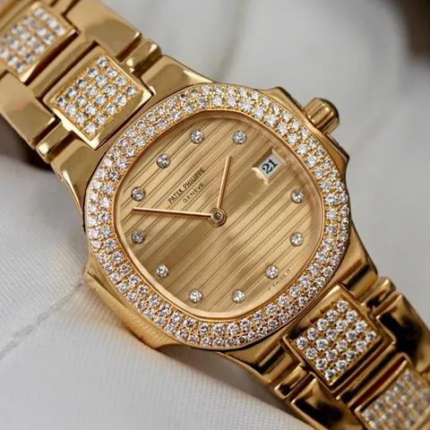 Patek Philippe Nautilus 4700/51 27mm Yellow gold Champagne