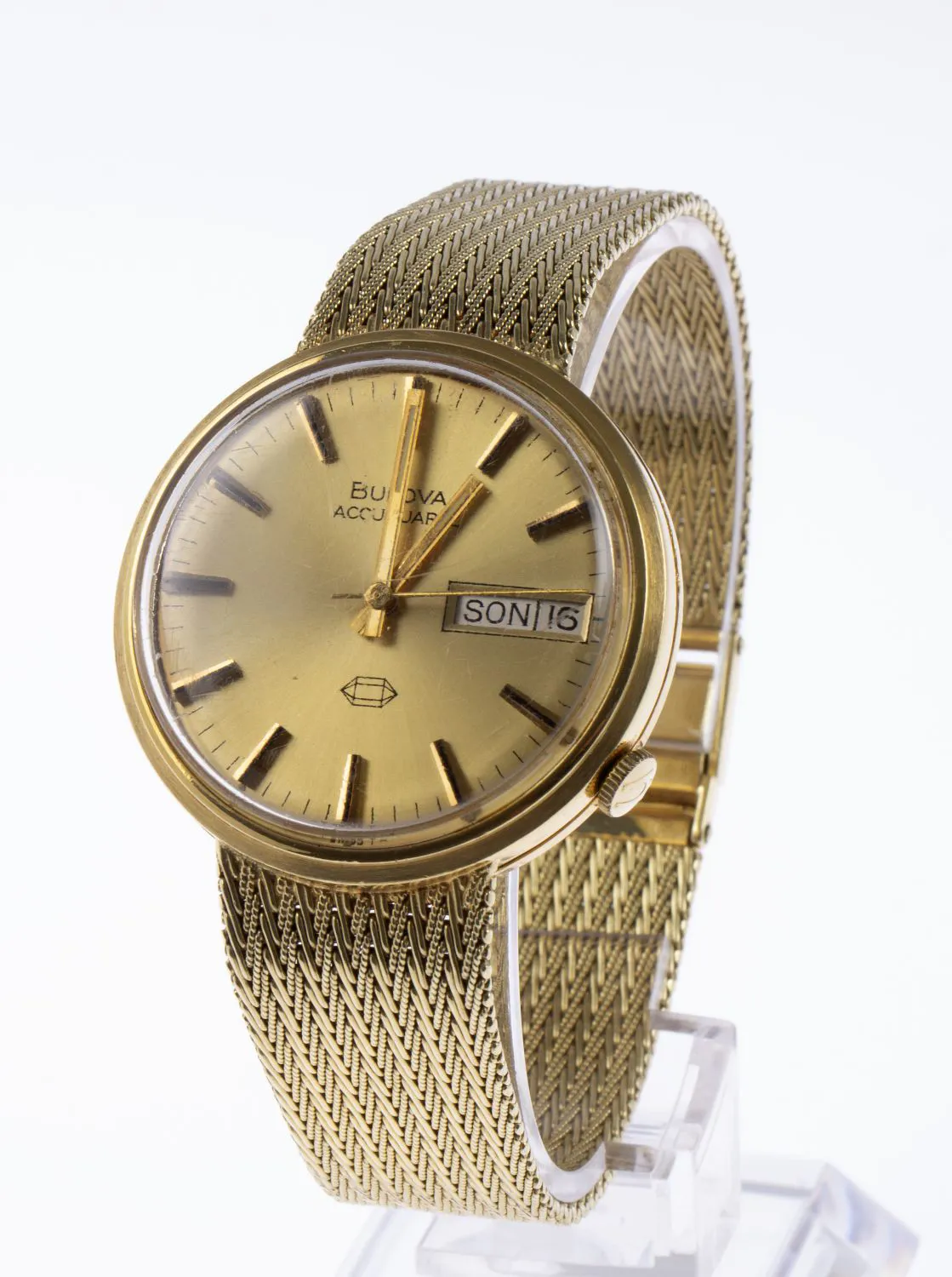 Bulova Accuquartz 34mm Yellow gold Golden