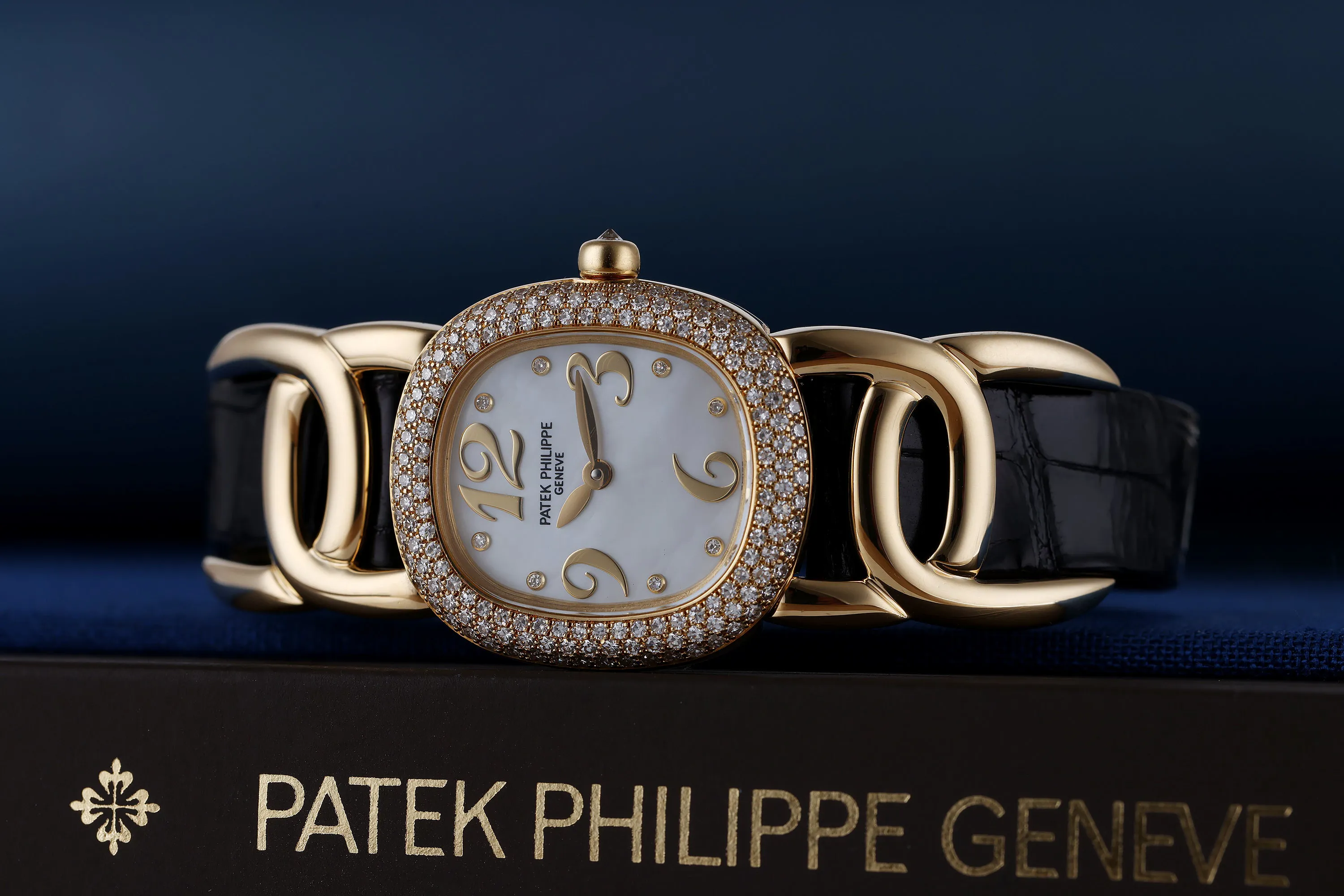 Patek Philippe Golden Ellipse 4831J 23mm Yellow gold White 1