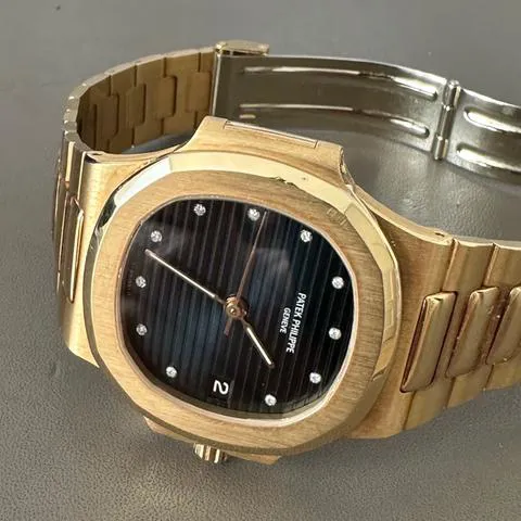 Patek Philippe Nautilus 3800/1 37mm Yellow gold Blue 11