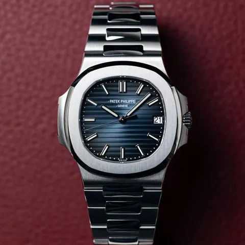 Patek Philippe Nautilus 5711/1A-010 40mm Stainless steel Blue