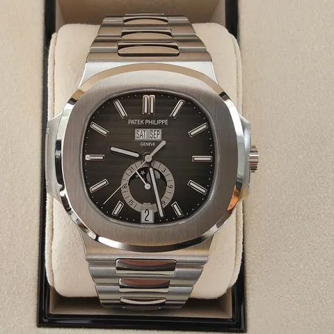 Patek Philippe Nautilus 5726/1A 40.5mm Stainless steel Black