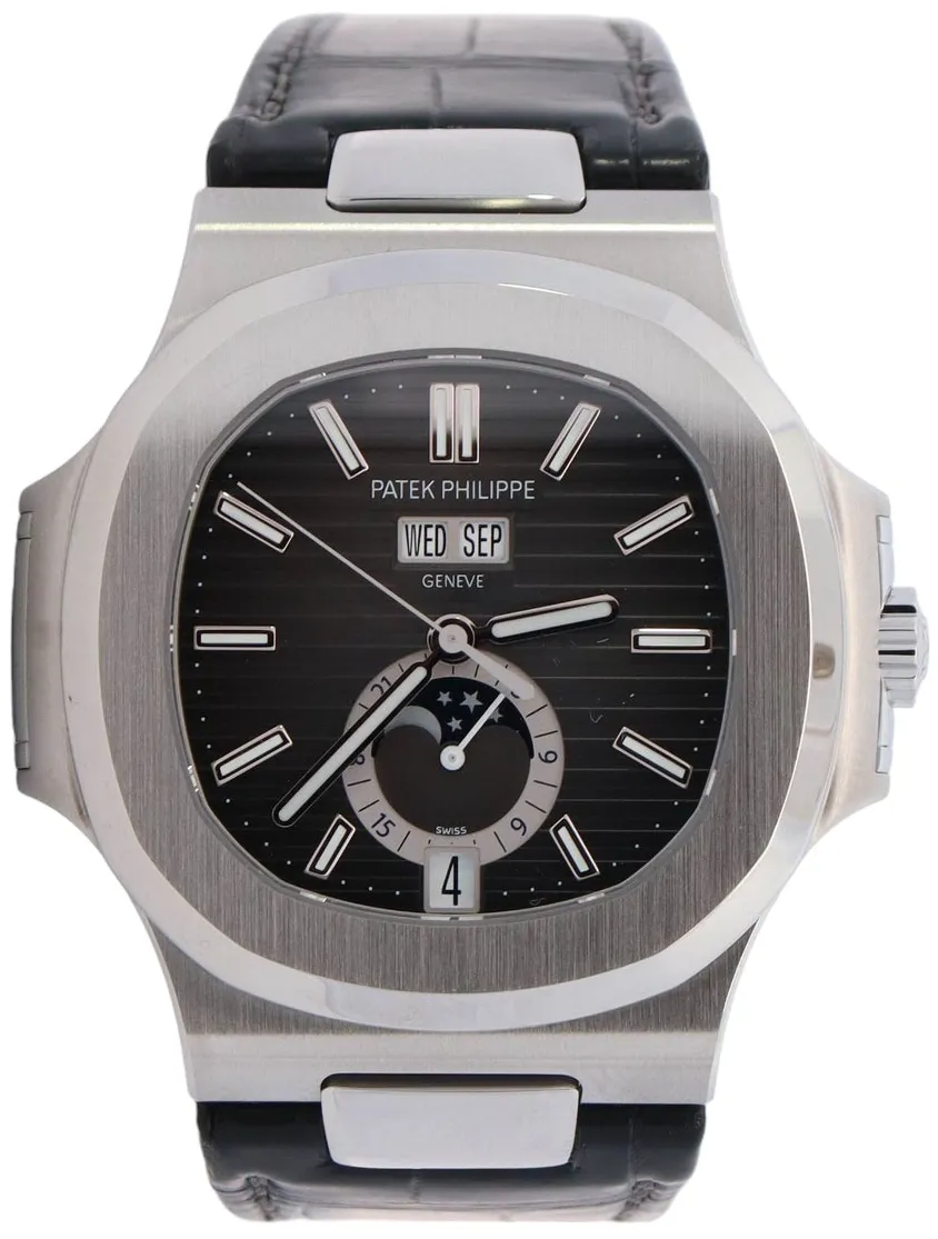 Patek Philippe Nautilus 5726A-001 40.5mm Stainless steel •