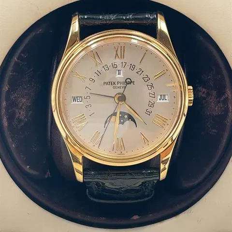 Patek Philippe Perpetual Calendar 5050J 35mm Yellow gold Champagne