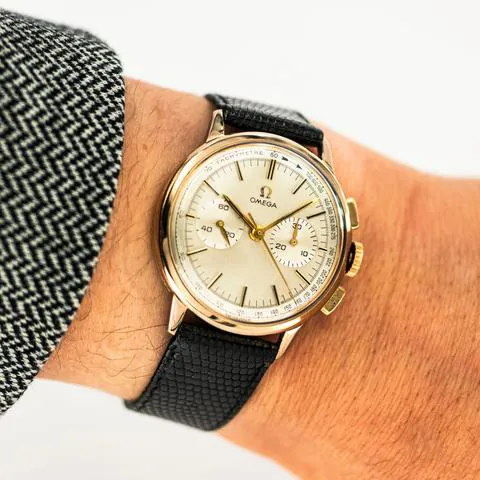 Omega Chronograph 101.009-65 35mm Yellow gold Silver 15