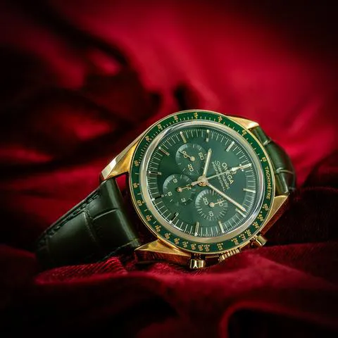 Omega Speedmaster Moonwatch 310.63.42.50.10.001 42mm Yellow gold Green