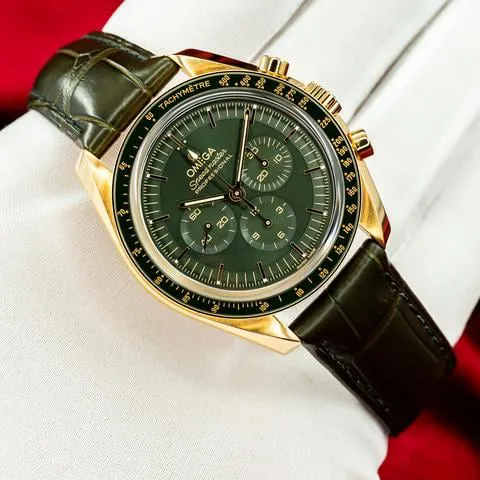 Omega Speedmaster Moonwatch 310.63.42.50.10.001 42mm Yellow gold Green 7