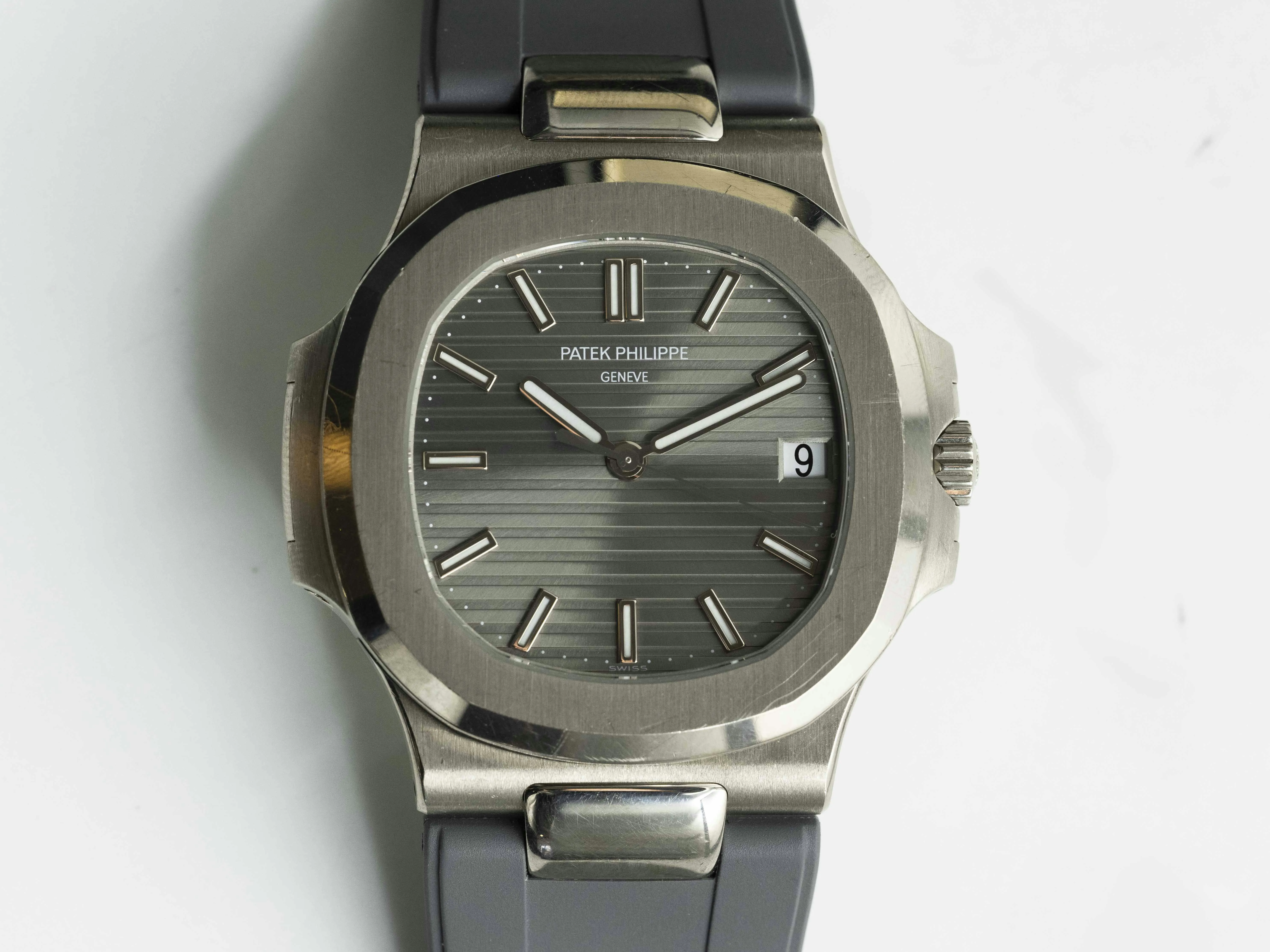 Patek Philippe Nautilus 5711G 40mm White gold Grey 5