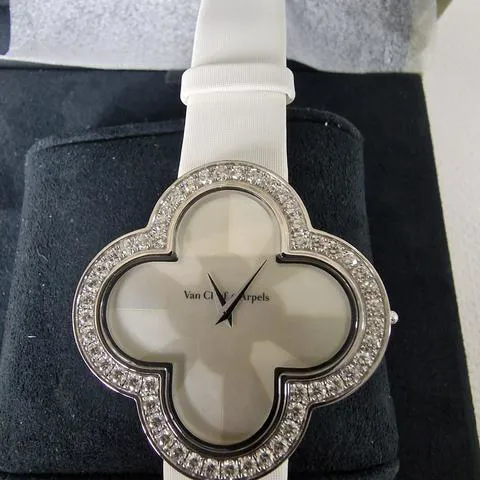 Van Cleef & Arpels Alhambra VCARO30000 40mm White gold