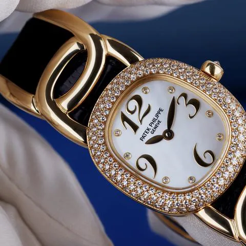 Patek Philippe Golden Ellipse 4831J 23mm Yellow gold Mother-of-pearl 4