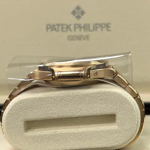 Patek Philippe Nautilus 5980/1R-001 40.5mm Rose gold Black 3