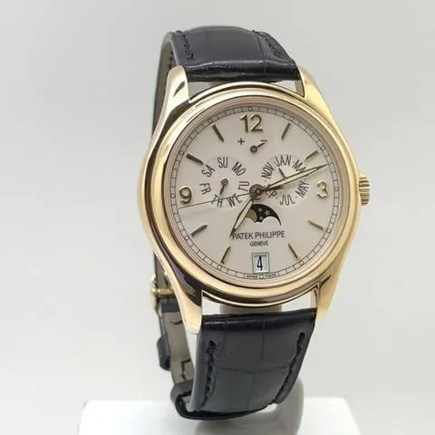 Patek Philippe Annual Calendar 5146J-001 39mm Yellow gold Beige