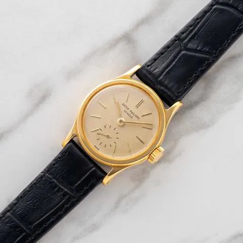 Patek Philippe Calatrava 438 28mm Yellow gold