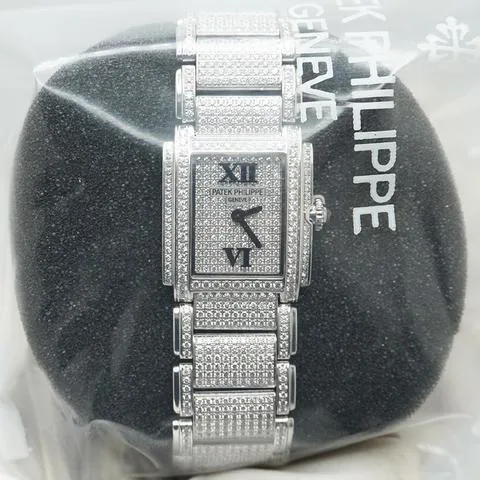 Patek Philippe Twenty~4 4909/50G-001 22mm White gold Paved