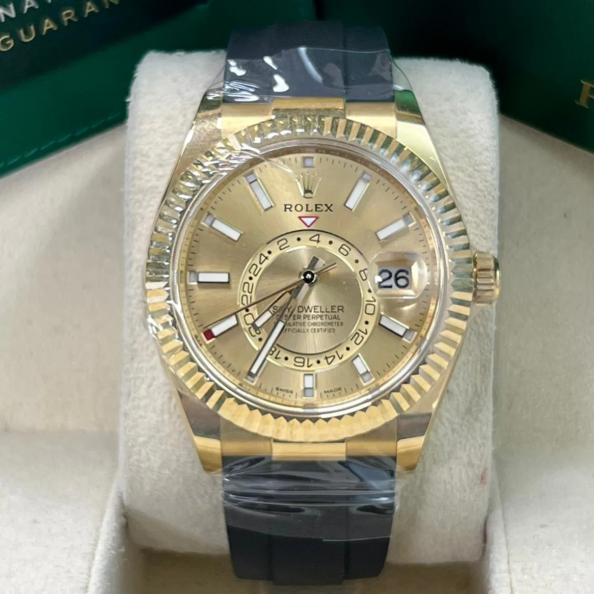 Rolex Sky-Dweller 326238-0007 42mm Yellow gold Champagne