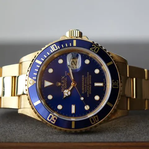 Rolex Submariner 16618 40mm Yellow gold Blue 2