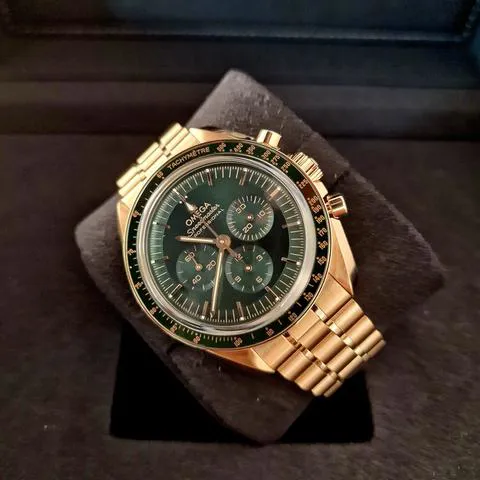 Omega Speedmaster Moon watch 310.60.42.50.10.001 42mm Yellow gold Green