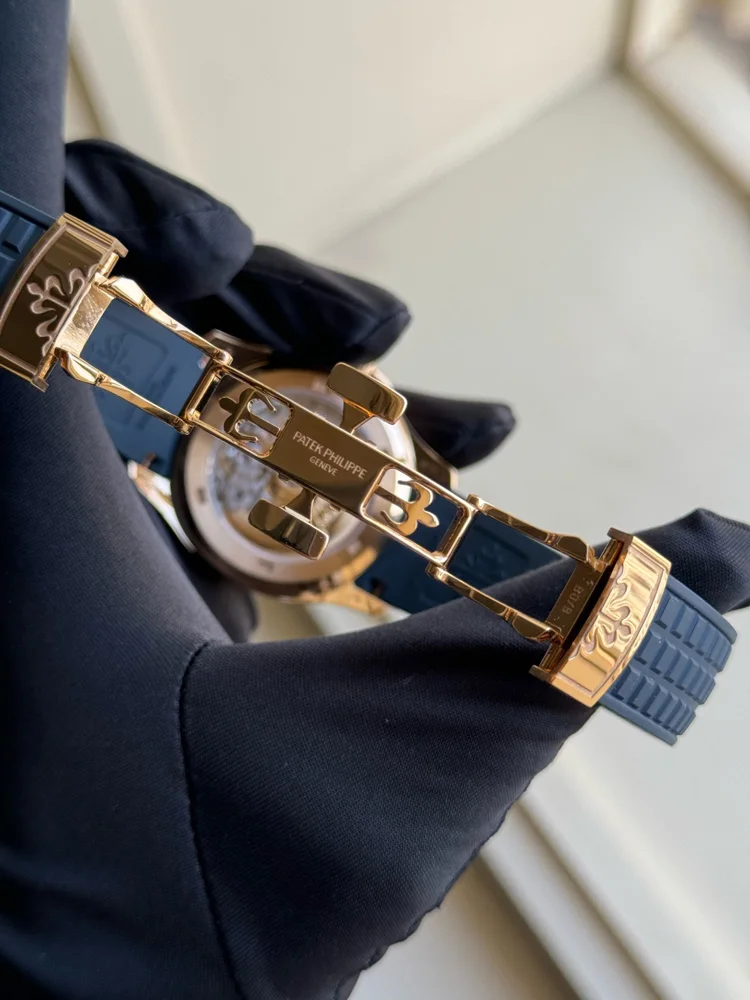 Patek Philippe Aquanaut 5261R-001 40mm Rose gold Blue 4