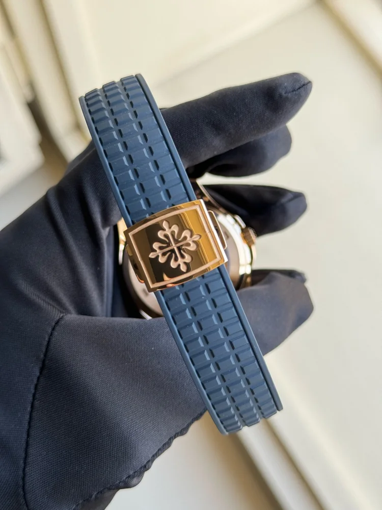 Patek Philippe Aquanaut 5261R-001 40mm Rose gold Blue 5